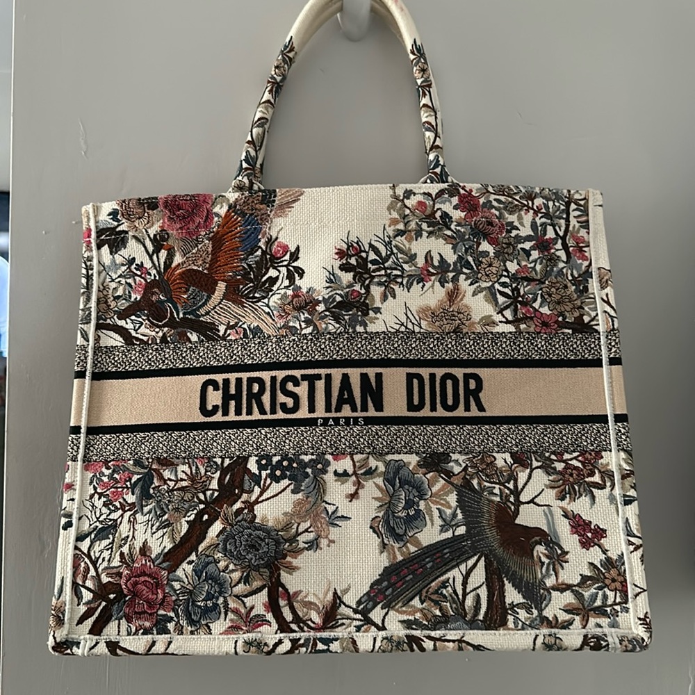Christian Dior tote bag/brand new perfect bag for traveling long trip